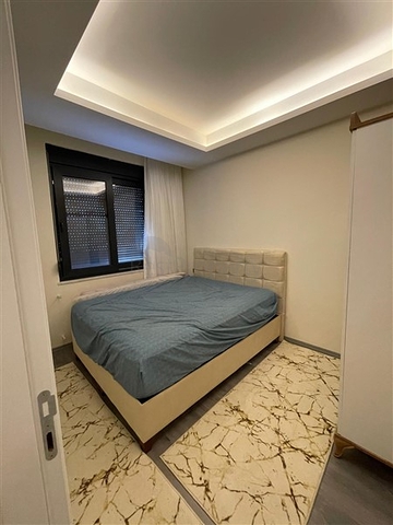 شقة 1+1 في مجمع جديد في غازي باشا ، على بعد 600 متر من البحر