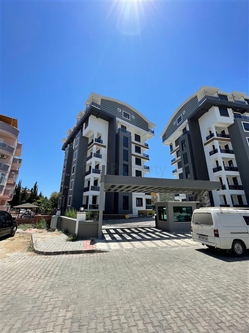 شقة 1+1 في مجمع جديد في غازي باشا ، على بعد 600 متر من البحر