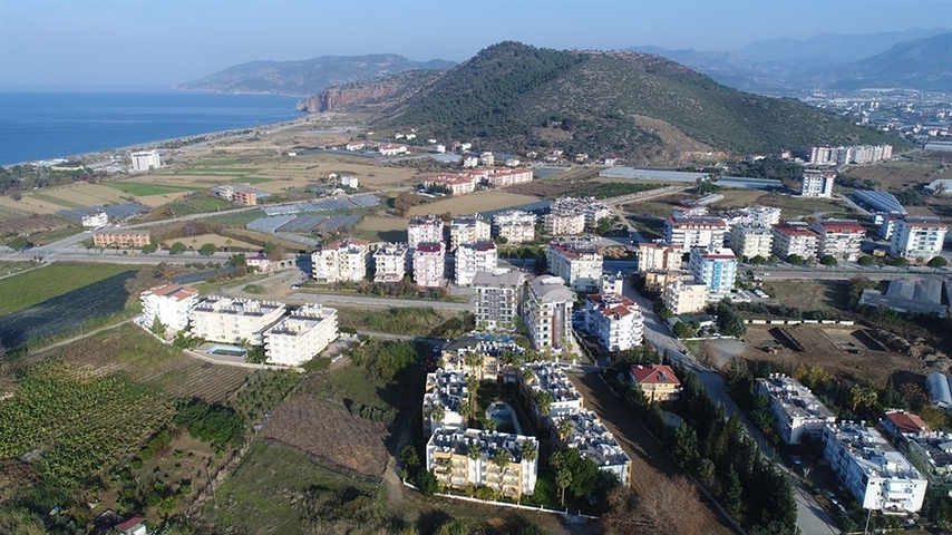 شقة 1+1 في مجمع جديد في غازي باشا ، على بعد 600 متر من البحر