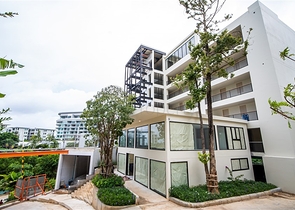 عمارات حديثة مع مناظر خلابة لبحر أندامان