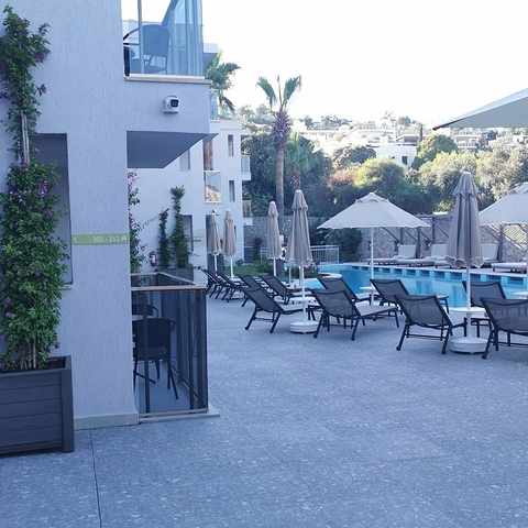 نقدم فندق شقة بوتيك فريد من نوعه في موقع مثالي في واحدة من المناطق السياحية الأكثر شعبية في بودروم. 