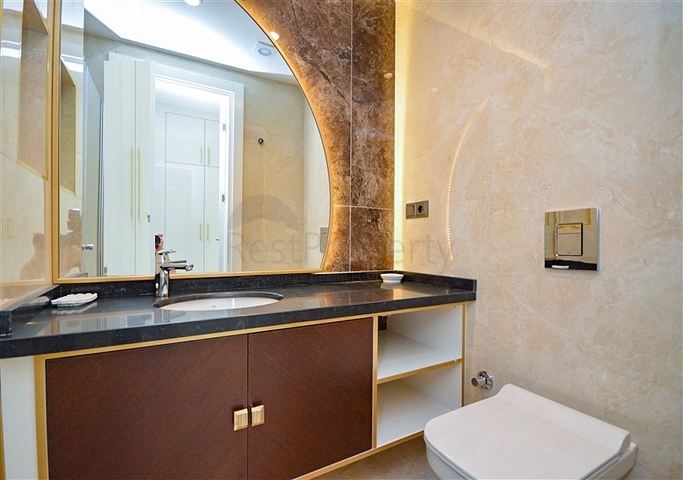 بنتهاوس 2+1 بإطلالة جميلة في منطقة شاطئ كليوباترا للإيجار