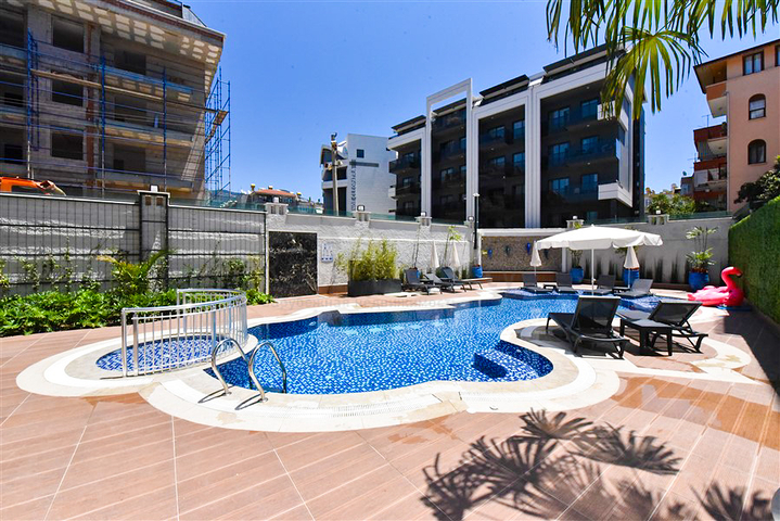 بنتهاوس 2+1 بإطلالة جميلة في منطقة شاطئ كليوباترا للإيجار