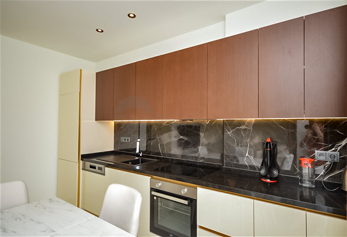 بنتهاوس 2+1 بإطلالة جميلة في منطقة شاطئ كليوباترا للإيجار