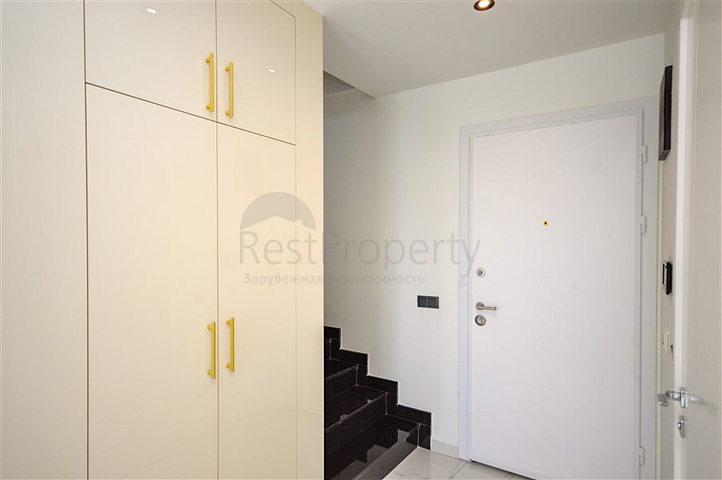 بنتهاوس 2+1 بإطلالة جميلة في منطقة شاطئ كليوباترا للإيجار