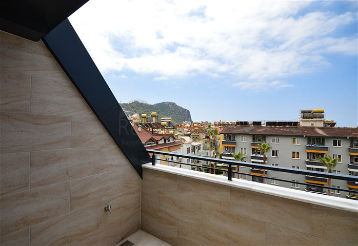 بنتهاوس 2+1 بإطلالة جميلة في منطقة شاطئ كليوباترا للإيجار