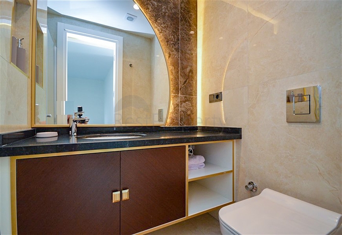 بنتهاوس 2+1 بإطلالة جميلة في منطقة شاطئ كليوباترا للإيجار