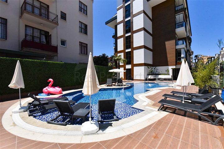 بنتهاوس 2+1 بإطلالة جميلة في منطقة شاطئ كليوباترا للإيجار