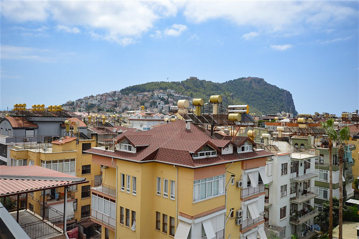 بنتهاوس 2+1 بإطلالة جميلة في منطقة شاطئ كليوباترا للإيجار