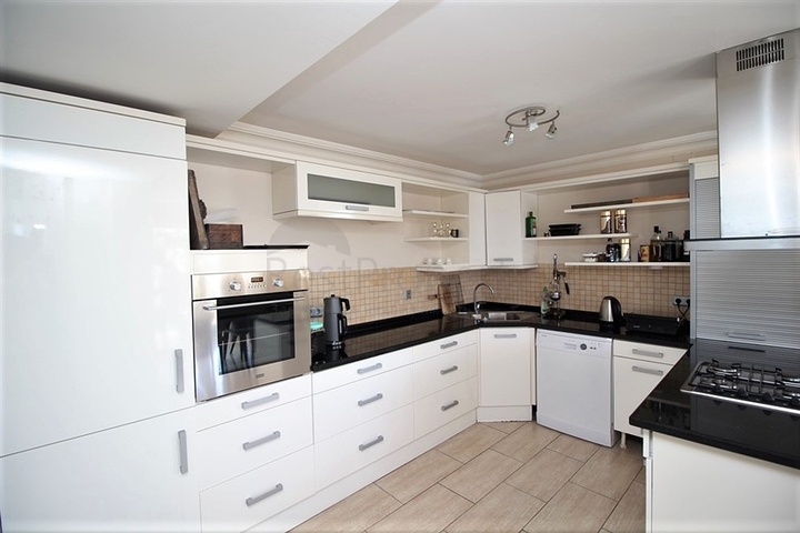 فيلا مفروشة منفصلة 4 + 1 في منطقة تيبي