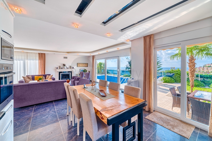 فيلا خاصة 4+1 مع إطلالات بانورامية في منطقة كارجيجاك