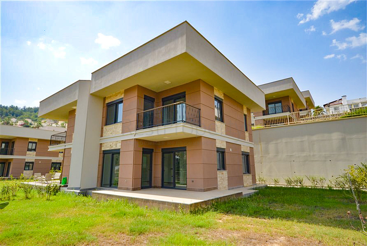 فيلا حديثة وجديدة 3 + 1 في منطقة كارجيجاك