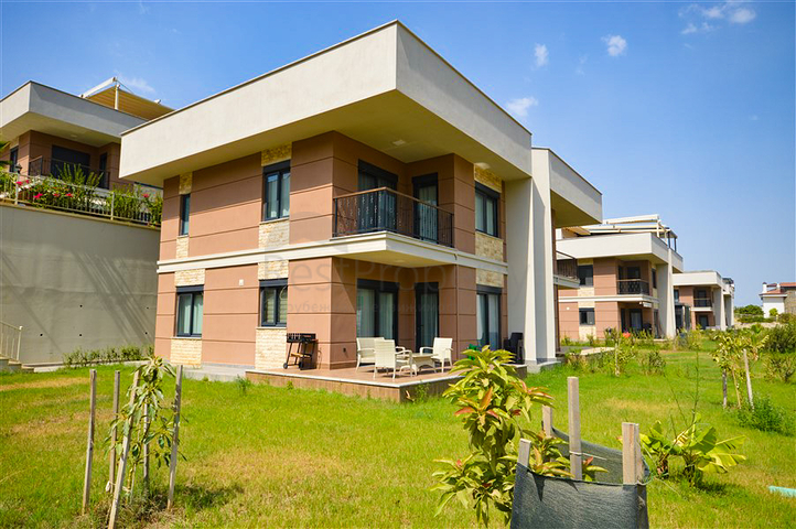 فيلا حديثة وجديدة 3 + 1 في منطقة كارجيجاك