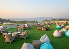 مجمع سكني من نوع الفندق بالقرب من شاطئ سورين