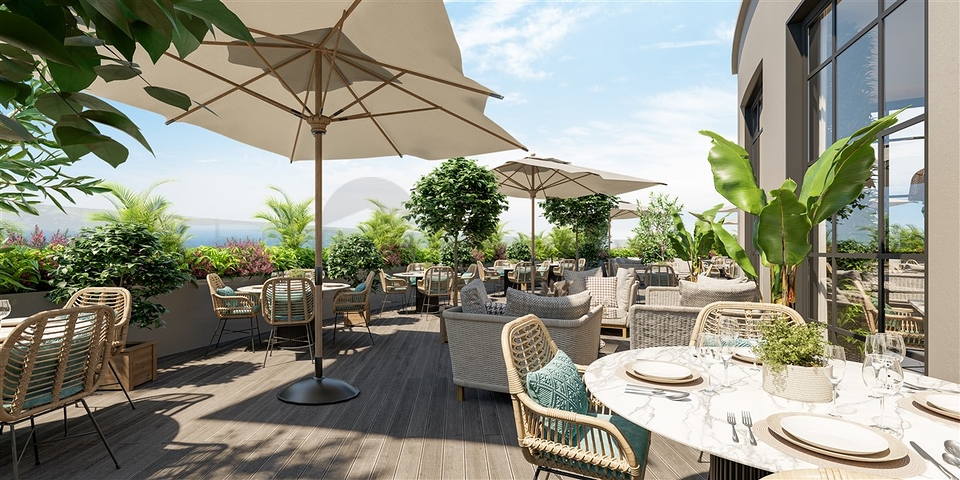 المجمع في المرحلة النهائية من البناء ، على بعد 150 متر من البحر