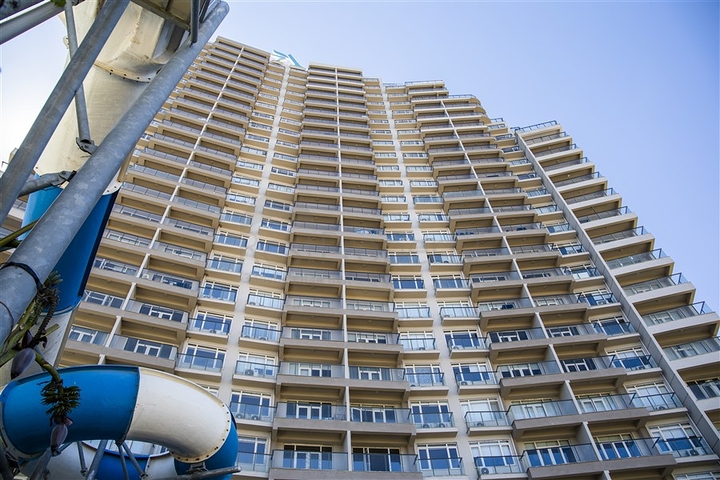 مجمع سكني جاهز على الساحل الأول في إردملي