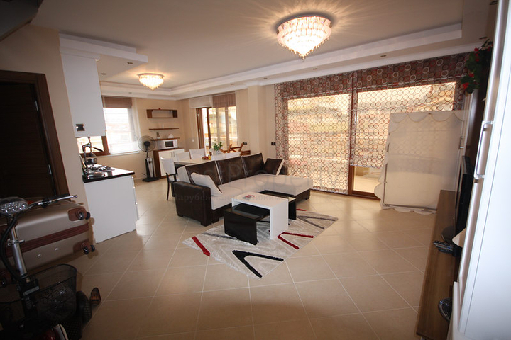 دوبلكس باطلالة بحرية في اوبا / الانيا 