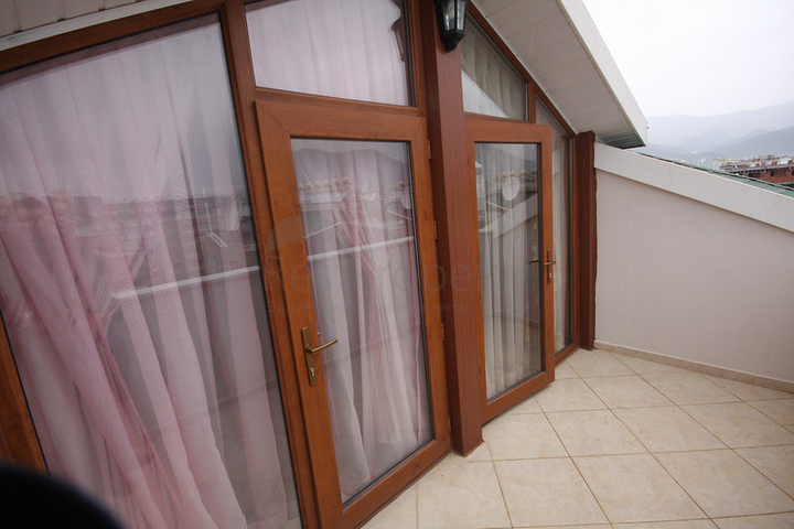 دوبلكس باطلالة بحرية في اوبا / الانيا 