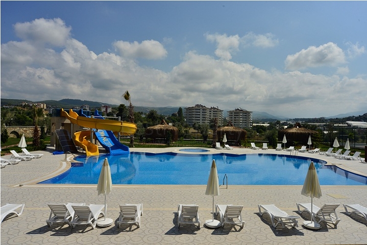 شقق للبيع ضمن مجمع خمس نجوم في افسلار 