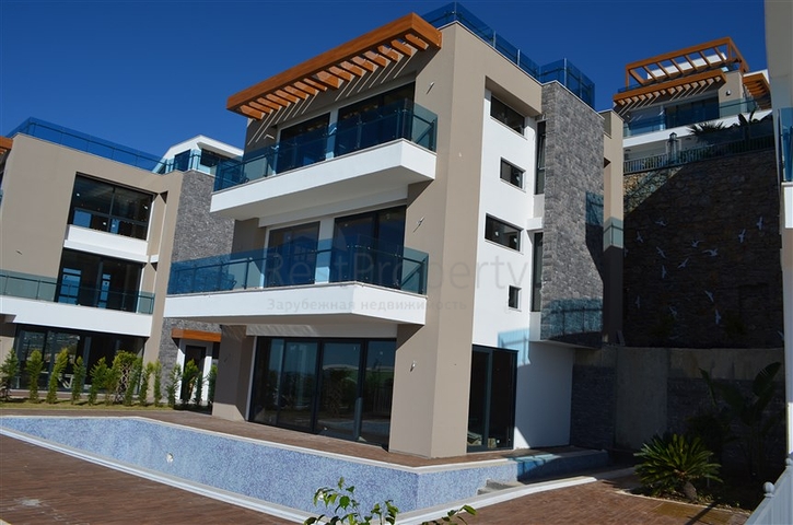 اضخم مجمع فلل على شاطئ البحر المتوسط - الانيا 