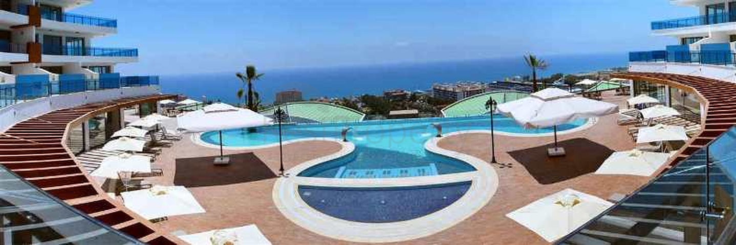 اضخم مجمع فلل على شاطئ البحر المتوسط - الانيا 