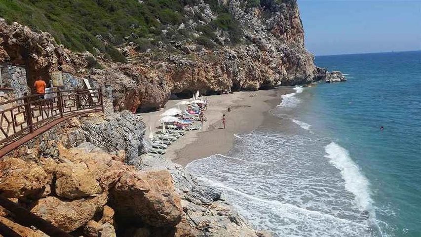 اضخم مجمع فلل على شاطئ البحر المتوسط - الانيا 