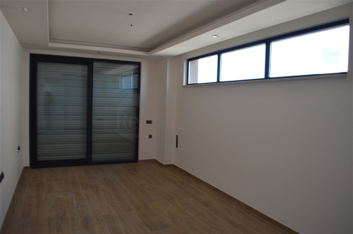 اضخم مجمع فلل على شاطئ البحر المتوسط - الانيا 