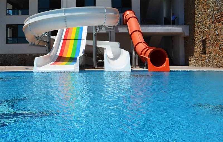 اضخم مجمع فلل على شاطئ البحر المتوسط - الانيا 