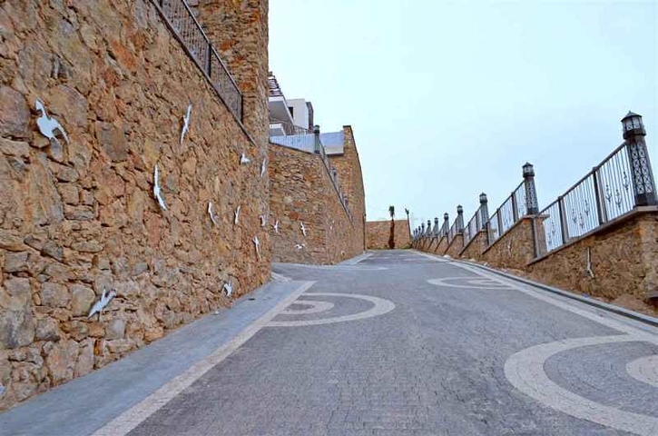 اضخم مجمع فلل على شاطئ البحر المتوسط - الانيا 