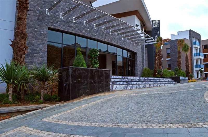 اضخم مجمع فلل على شاطئ البحر المتوسط - الانيا 