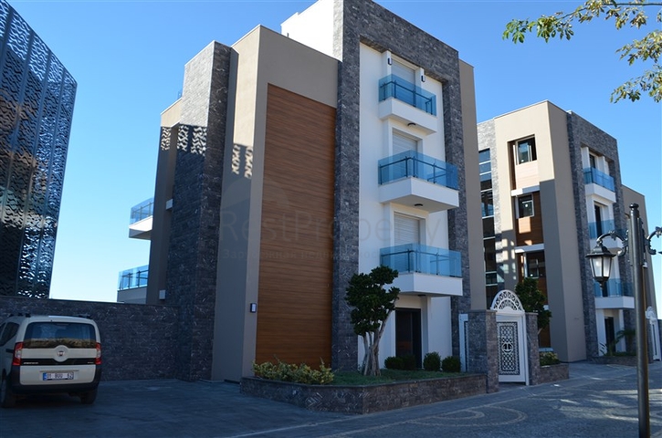 اضخم مجمع فلل على شاطئ البحر المتوسط - الانيا 