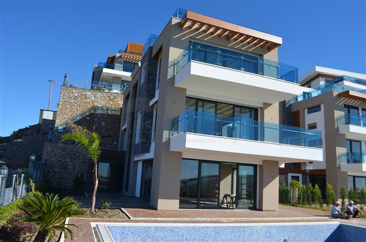 اضخم مجمع فلل على شاطئ البحر المتوسط - الانيا 