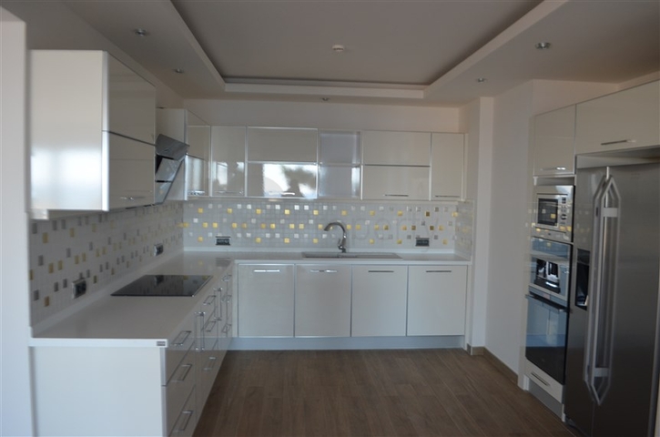 اضخم مجمع فلل على شاطئ البحر المتوسط - الانيا 