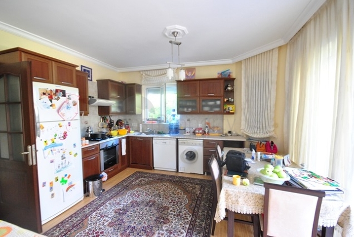 شقة 2 + 1 مع مدخل إلى الحديقة في وسط كيمير