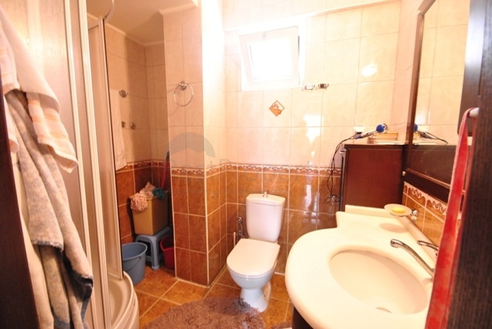 شقة 2 + 1 مع مدخل إلى الحديقة في وسط كيمير