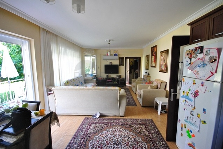 شقة 2 + 1 مع مدخل إلى الحديقة في وسط كيمير