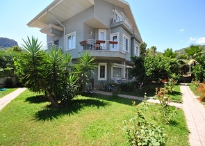 شقة 2 + 1 مع مدخل إلى الحديقة في وسط كيمير