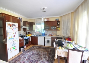 شقة 2 + 1 مع مدخل إلى الحديقة في وسط كيمير