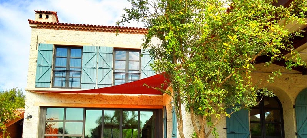 فيلا مع قطعة أرض كبيرة مع حديقة خضراء في الاشاتي