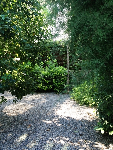 فيلا مع قطعة أرض كبيرة مع حديقة خضراء في الاشاتي