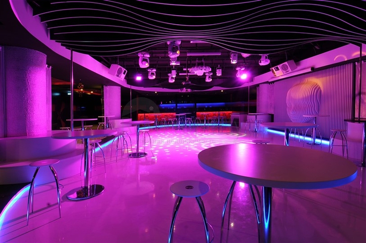 شقق واسعة مع أثاث وأجهزة