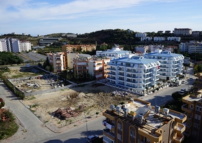 شقق عائلية ضمن مجمع سكني قريب من البحر في افسلار / الانيا 