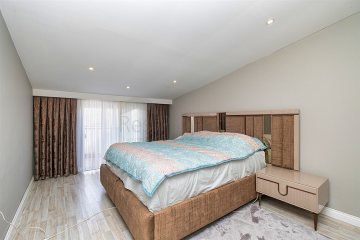 شقة دوبلكس 4 + 1 في حي كيزيلاريك-أنطاليا 