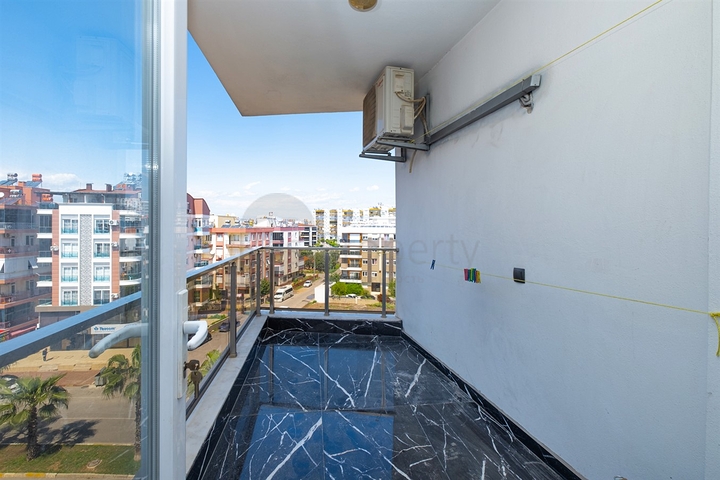 شقة دوبلكس 4 + 1 في حي كيزيلاريك-أنطاليا 