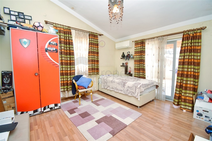 شقة دوبلكس 5 + 1 في منطقة ميدانكافاجي - أنطاليا 