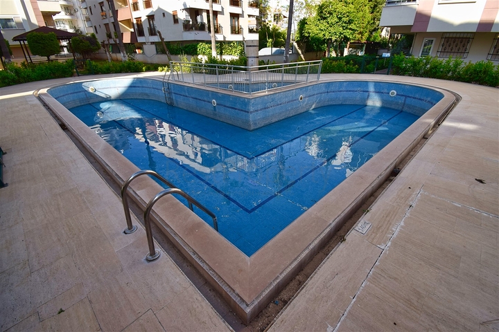 شقة دوبلكس 5 + 1 في منطقة ميدانكافاجي - أنطاليا 