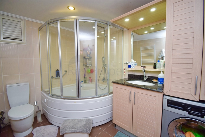 شقة دوبلكس 5 + 1 في منطقة ميدانكافاجي - أنطاليا 