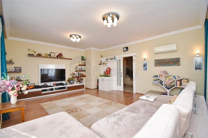 شقة دوبلكس 5 + 1 في منطقة ميدانكافاجي - أنطاليا 