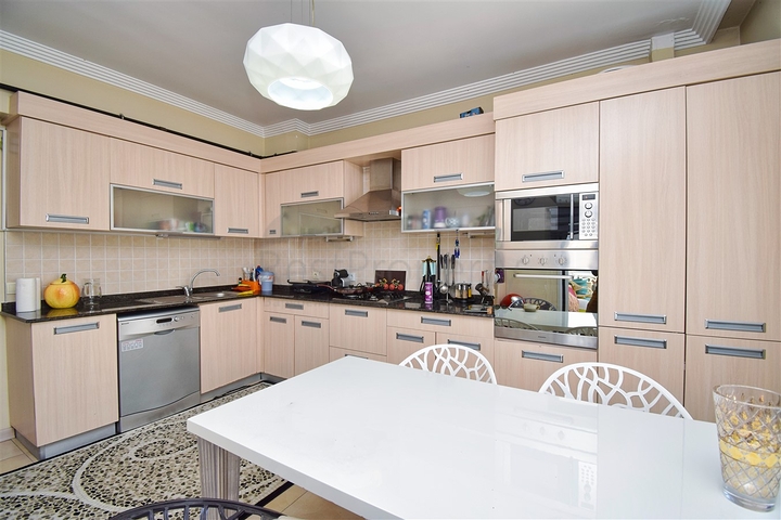 شقة دوبلكس 5 + 1 في منطقة ميدانكافاجي - أنطاليا 