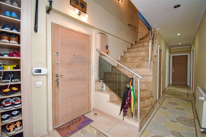 شقة دوبلكس 5 + 1 في منطقة ميدانكافاجي - أنطاليا 